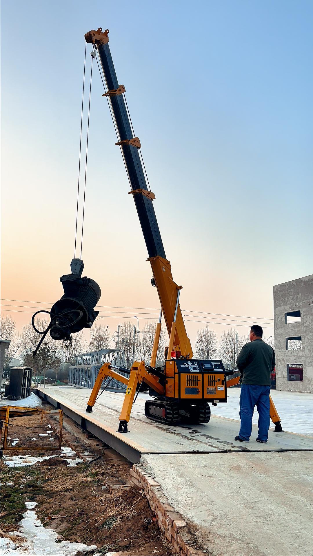 華鷹機械5噸蜘蛛吊車5節臂，最大起升高度可達17米